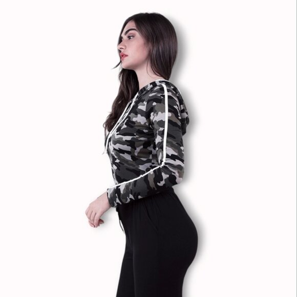 SWS/ACTIVE Cropped Camo Hoodie Pullover Size S (smaller fit) - Picture 4 of 10